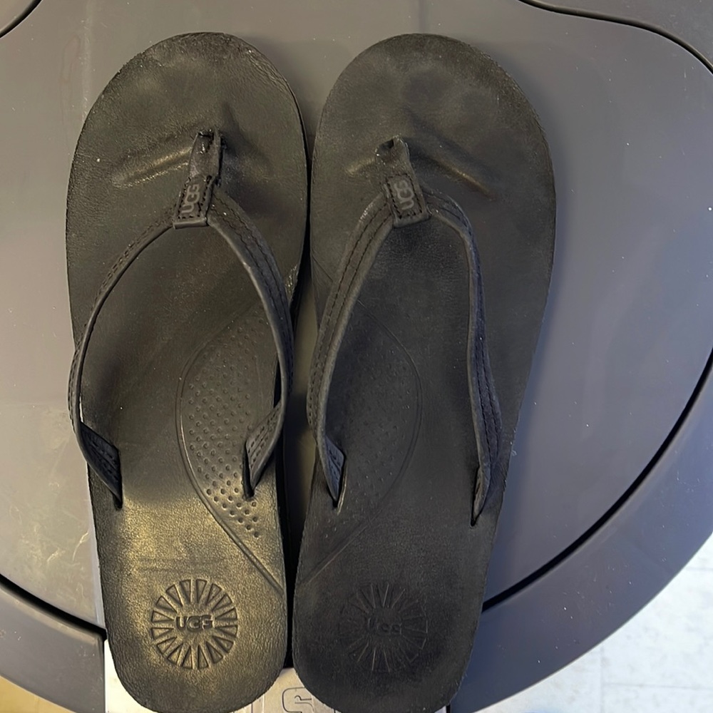 UGG flip flops size 8.5